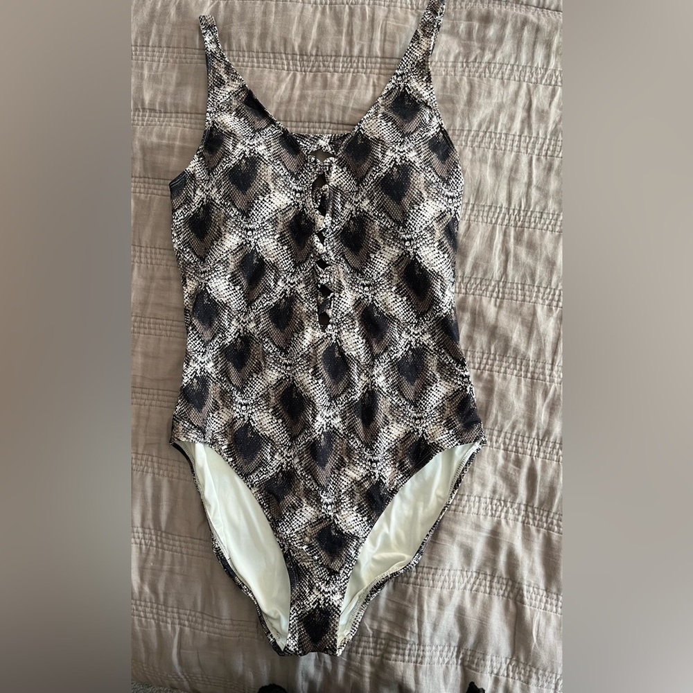 NEW Bleu by Rod Beattie ( from Garnet Hill catalog) one-piece swimsuit size 12.